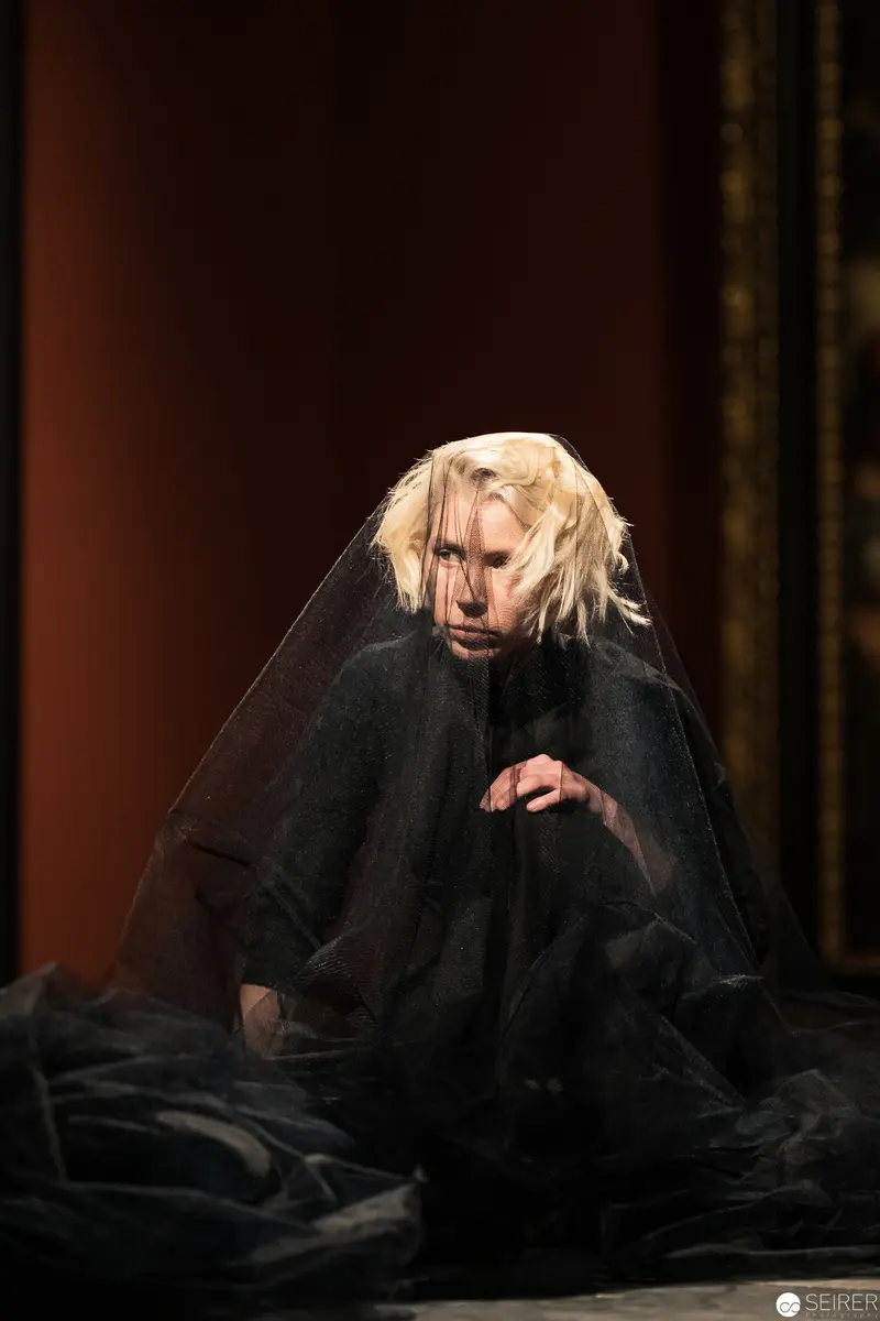 Ganymed In Love 2019: Veiled Figure in Dramatic Monochromatic Performance