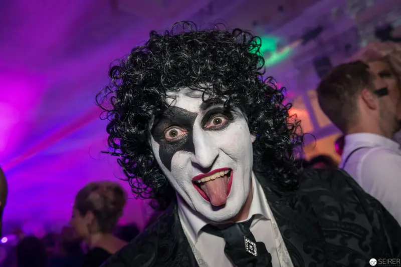 Dramatic Clown Makeup Performance at Nightclub with Exaggerated Theatrical Expression