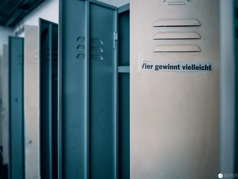 Minimalist Lockers with German Text Exploring Spatial Ambiguity
