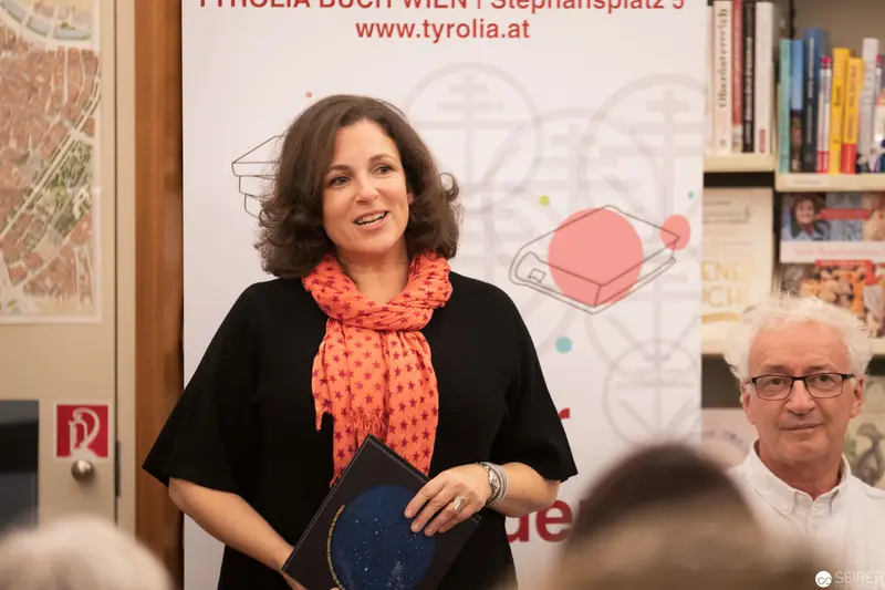 Woman Speaker at Tyrolia Buchhandlung Wien Event