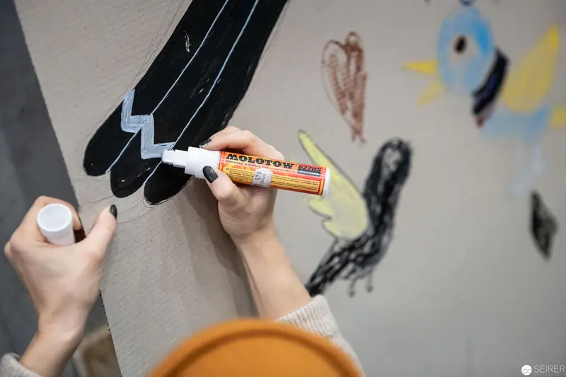 Artist Uses Molotow Marker to Create Graffiti Sketch on Wall