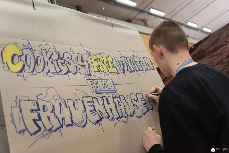 Comic Artist Creating Graffiti-Style Lettering at Vienna ComicCon 2019