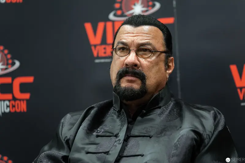 Actor at Vienna ComicCon 2019 Press Conference in Formal Dark Attire