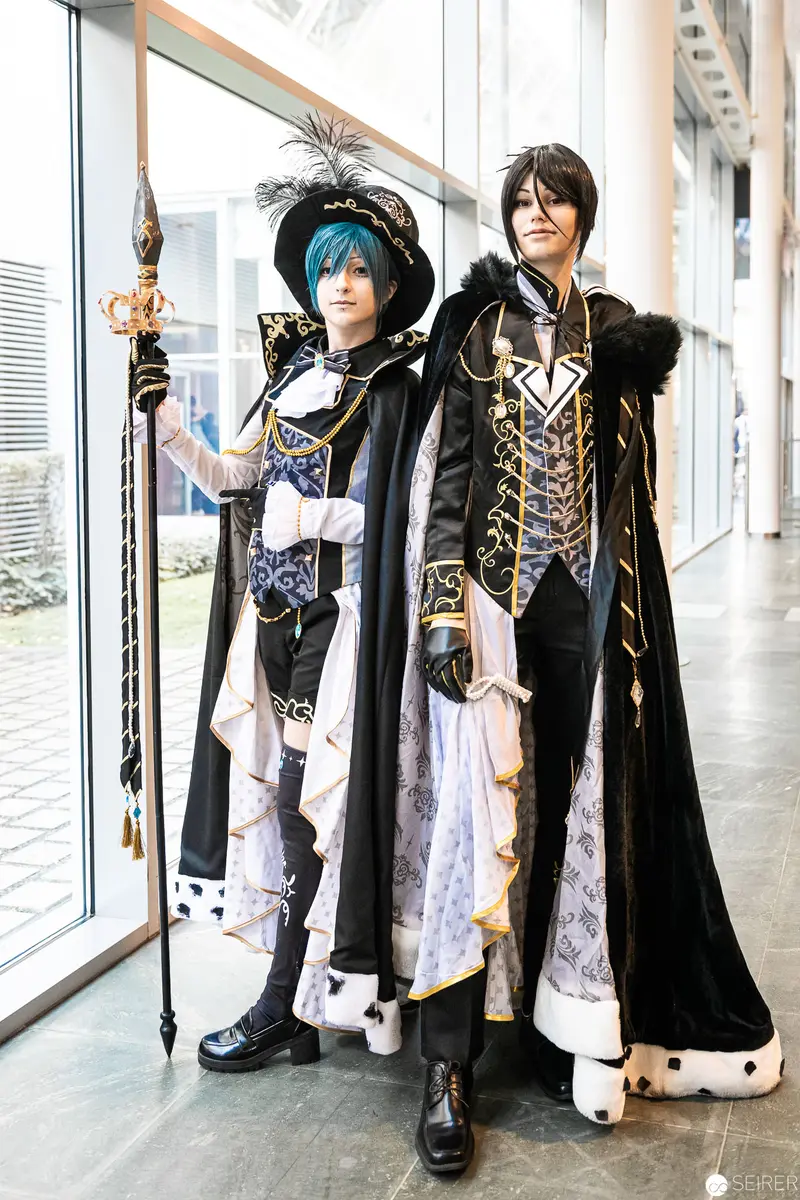 Cosplay Duo in Ornate Regal Attire at Vienna ComicCon 2019