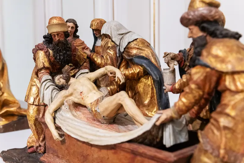 Baroque Sculpture Depicting the Lamentation of Christ with Mourning Figures