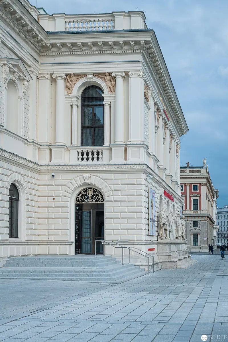 Neoclassical Facade of Künstlerhaus Vereinigung Wien Architectural Exterior
