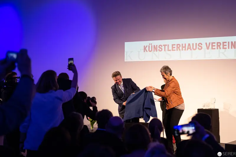 Unveiling Ceremony at Künstlerhaus Vereinigung Wien with Two Participants