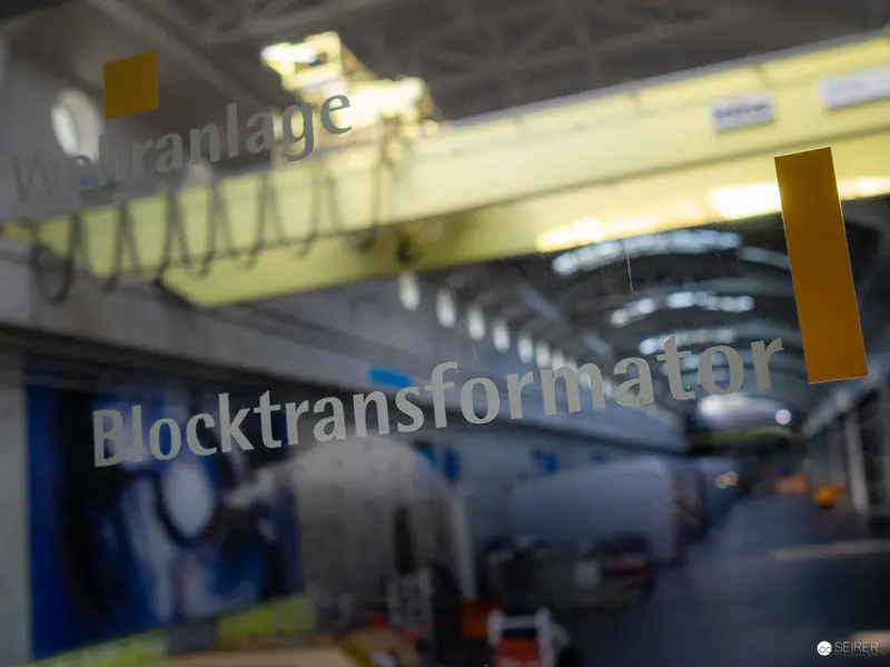 Blocktransformer: Industrial Reflection at Kraftwerk Freudenau Facility