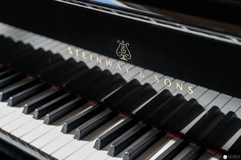 Steinway & Sons Grand Piano: Elegant Black Keys and Polished Surface