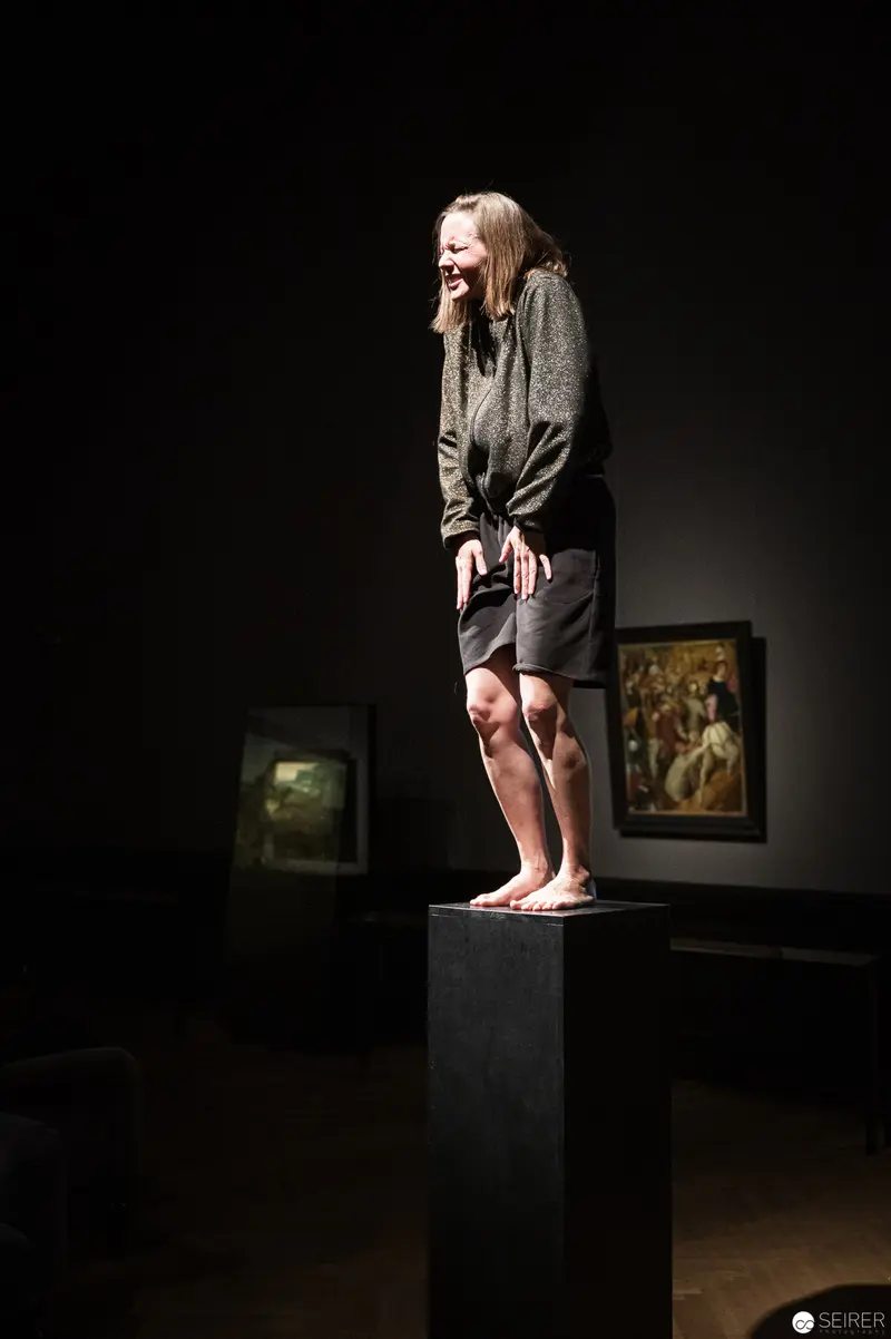 Performance Ganymed: Solitary Figure Standing on Pedestal at Kunsthistorisches Museum Wien