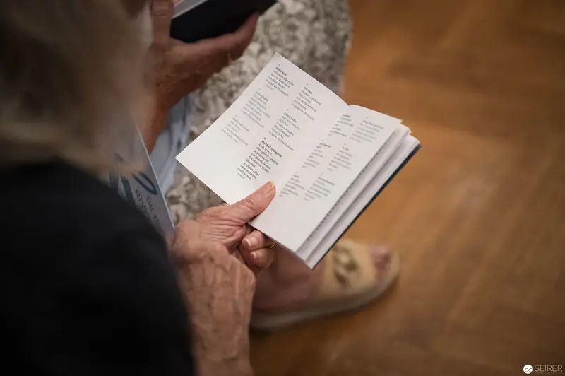 Intimate Moment of Reading at Performance Ganymed, Kunsthistorisches Museum Wien