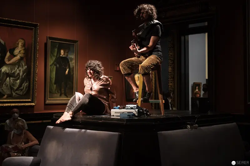Performance Ganymed: Musicians in Dramatic Kunsthistorisches Museum Wien Setting