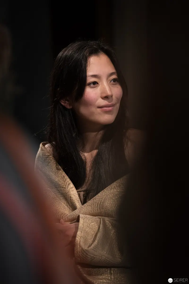 Performance Ganymed: Contemplative Portrait in Soft Lighting at Kunsthistorisches Museum Wien