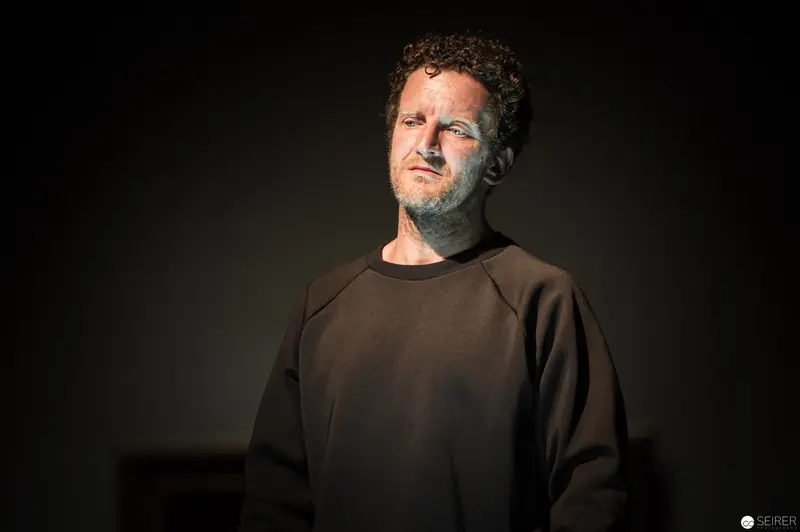 Performance Ganymed: Contemplative Portrait at Kunsthistorisches Museum Wien