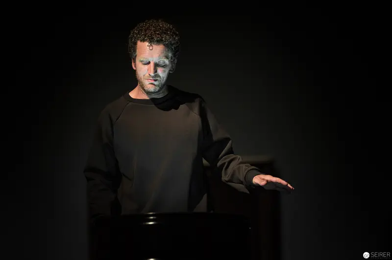 Ganymed Performance at Kunsthistorisches Museum Wien: Solitary Performer in Dramatic Lighting