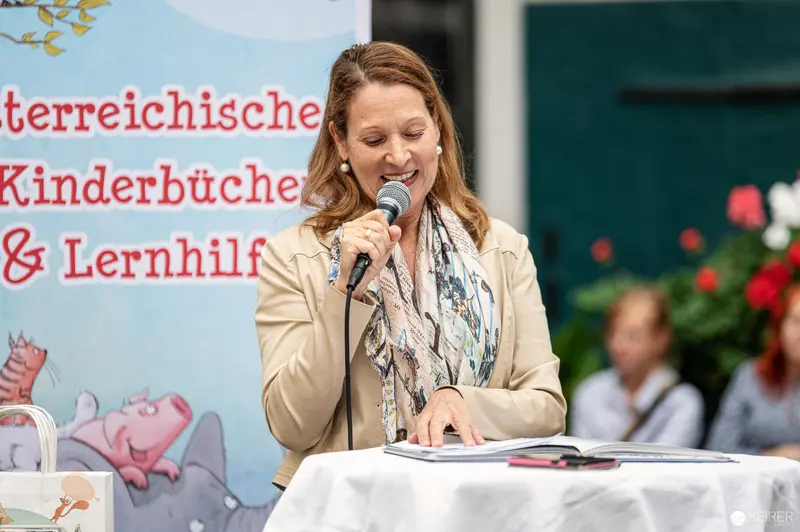 Jolanda Richter Reading from "Wiesenwald" at Deutschordenshaus, Vienna