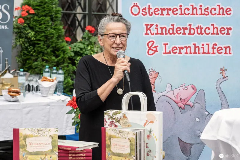 Jolanda Richter Presenting Austrian Children's Books at Deutschordenshaus Event