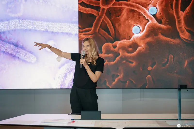 Presenter Gesturing During Scientific Visualization at Deck 50 Museum Platform