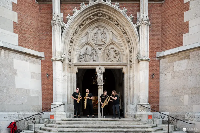 Aureum Saxophone Quartet Performing at Gothic Church Entrance during Musik Befreit Finale
