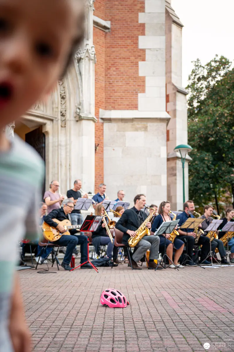 Aureum Saxophone Quartet Performs Outdoor Concert at Wieden Event