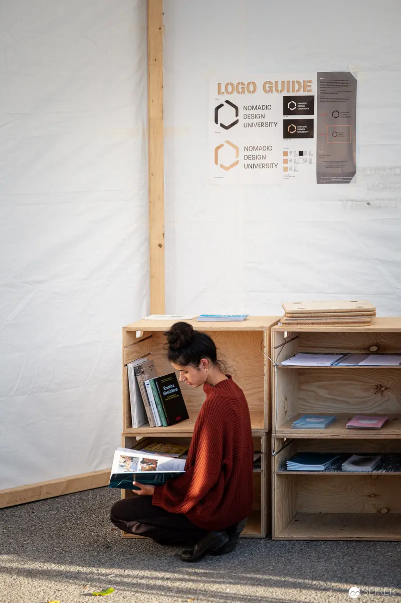 Vienna Design Week IgersWalk: Reader Immersed in Minimalist Design Space
