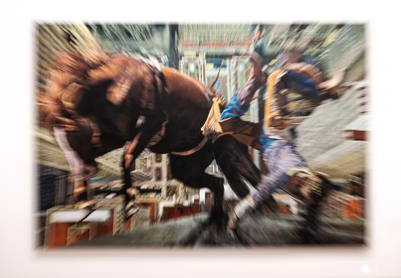 Blurred Dynamic Motion in Achtziger Jahre Exhibition at Albertina Modern