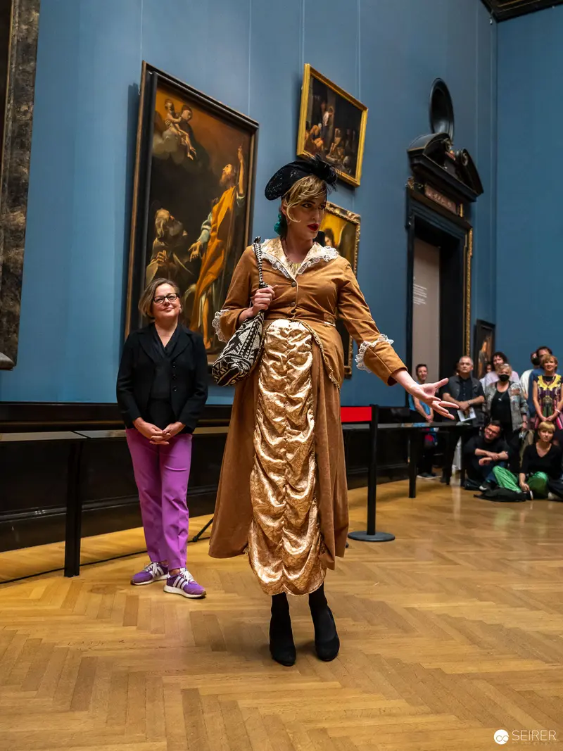 Queering the KHM: Performance in Golden Dress at Kunsthistorisches Museum