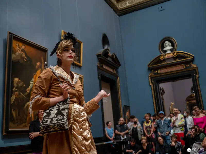 Queering the KHM: Performer in Vintage Attire Amid Art Gallery Audience