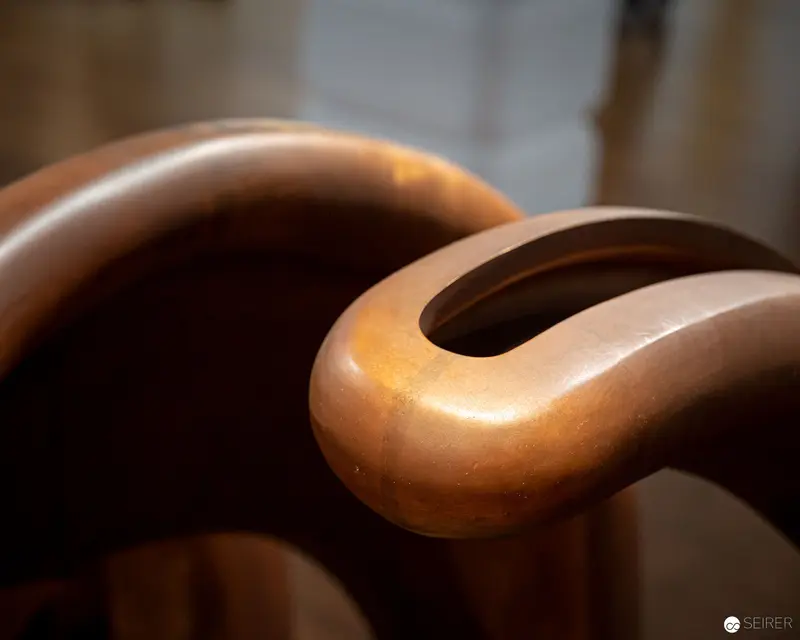Tony Cragg Sculptural Form: Organic Bronze Curves in Nuanced Light