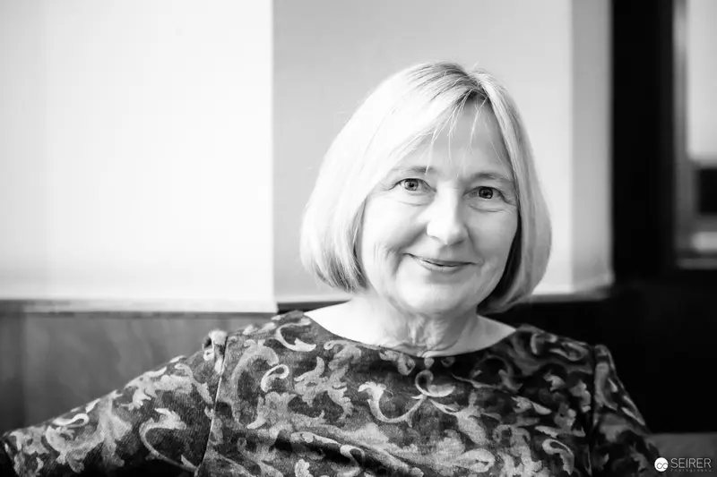 Ute Krause Portrait: Scholarly Interview Moment in Black and White