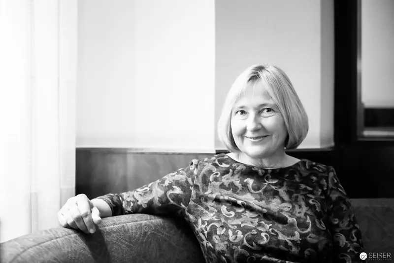 Ute Krause: Reflective Portrait in Black and White Seated Composition
