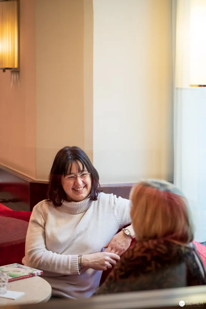 Interview with Ute Krause: Warm Conversation in Intimate Cafe Setting