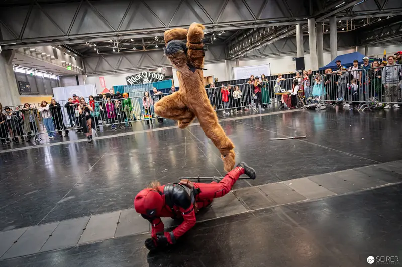 Furry Character Attacks Red-Suited Performer at Vienna ComicCon 2022