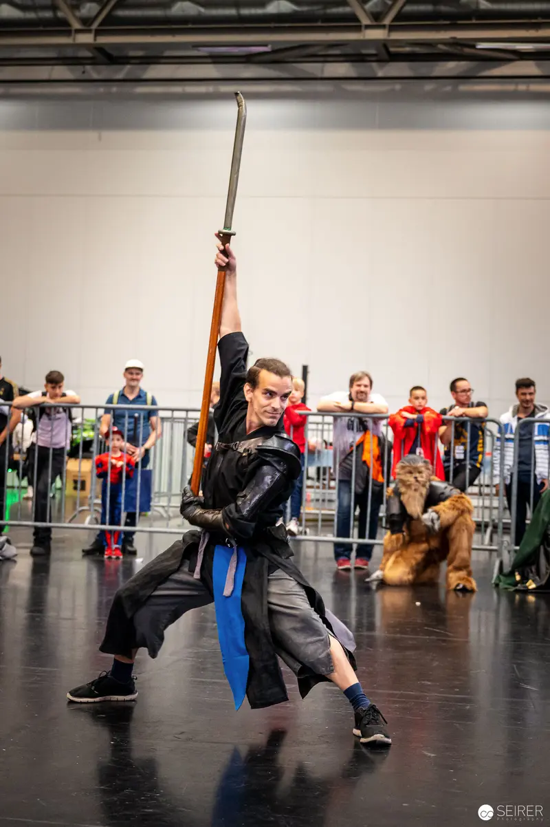Dramatic Sword Performance at Vienna ComicCon 2022 Showfight Event