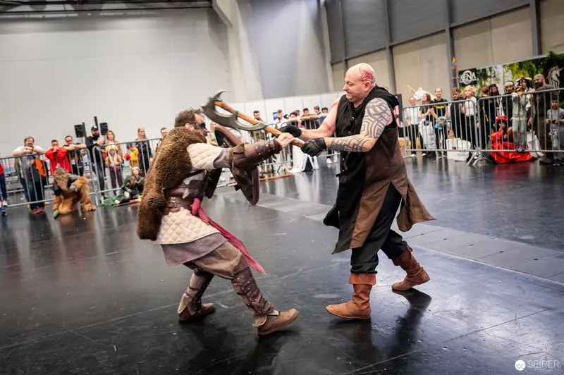 Staged Combat Performance at Vienna ComicCon 2022: Dramatic Showfight Encounter