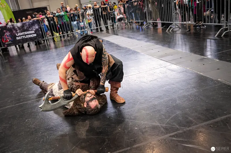 Staged Combat Performance at Vienna ComicCon 2022: Dramatic Wrestling Encounter