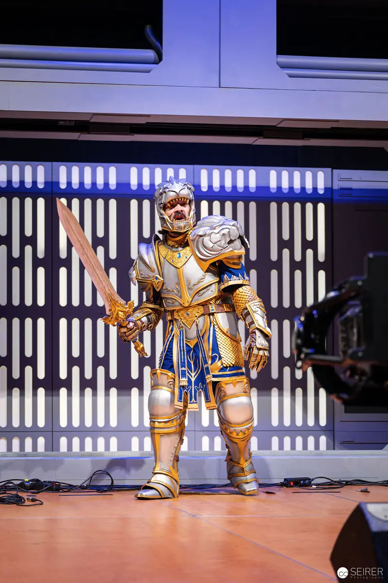 Golden Knight in Cosplay Central Crown Championship at Vienna ComicCon 2022