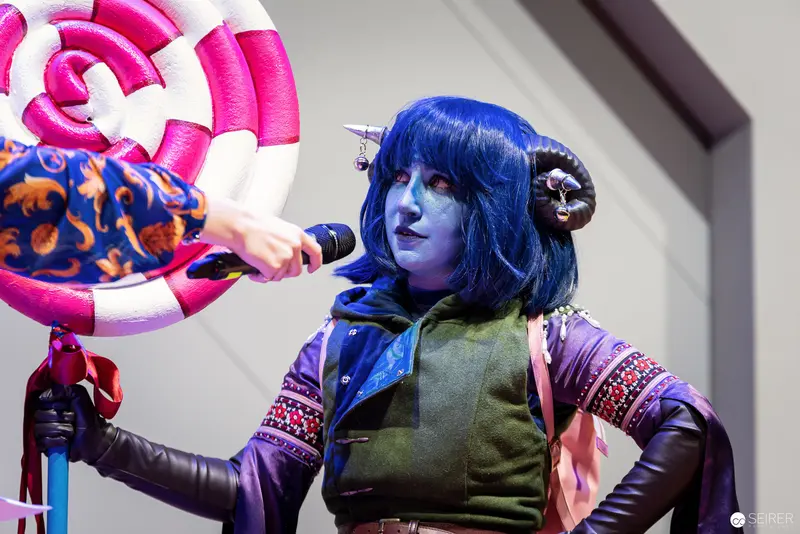 Blue-Haired Cosplayer with Pink Prop at Vienna ComicCon 2022 Championship