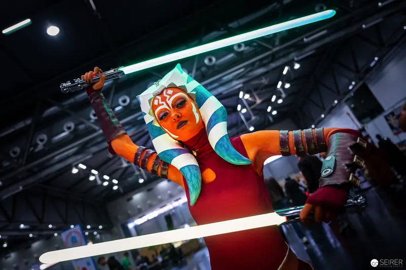 Ahsoka Tano Cosplayer Wielding Lightsabers at Vienna ComicCon 2022