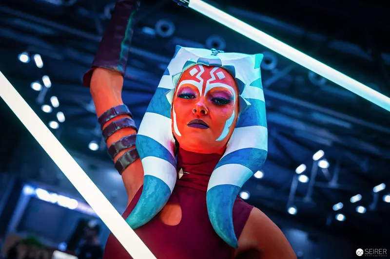 Ahsoka Tano Cosplay at Vienna ComicCon 2022: Dramatic Lightsaber Pose