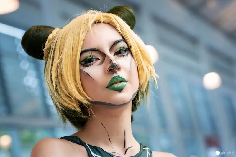 Blonde Cosplayer with Green Makeup at Vienna ComicCon 2022