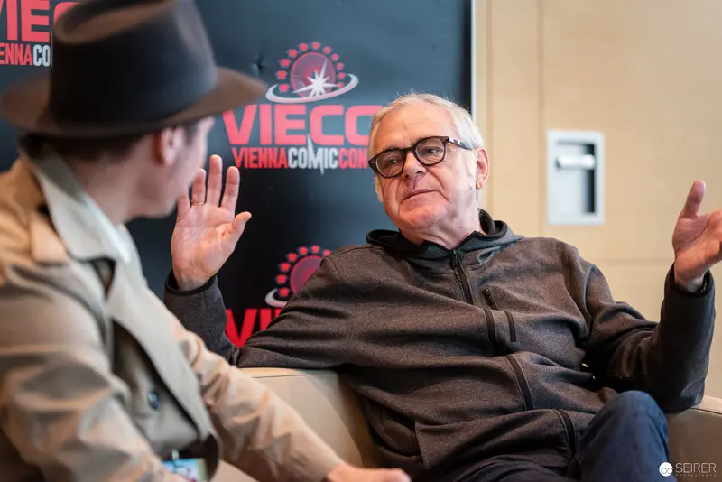 Veteran Artist at Vienna ComicCon Panel Discussion Gesturing Expressively