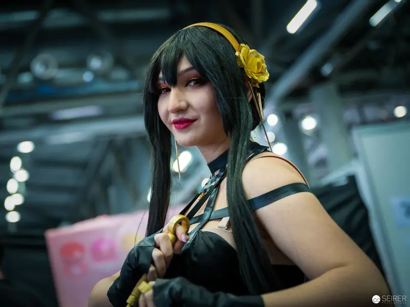 Cosplay Portrait of Character with Yellow Rose at Vienna ComicCon 2022