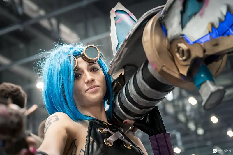 Blue-Haired Cosplayer with Steampunk Goggles at Vienna ComicCon 2023