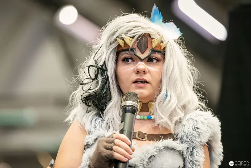 Cosplayer in White Wig and Intricate Headdress Performs at Vienna ComicCon