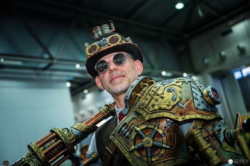 Steampunk Cosplayer in Elaborate Mechanical Armor at Vienna ComicCon 2022