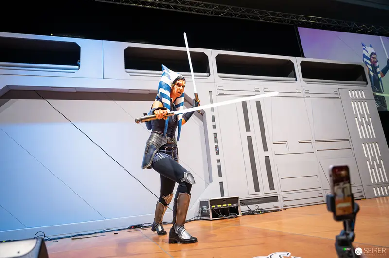 Ahsoka Tano Cosplayer Wielding Lightsabers at Vienna ComicCon 2022