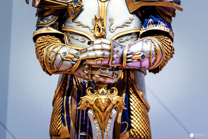 Ornate Golden Armor Cosplay with Intricate Metallic Detailing at Vienna ComicCon