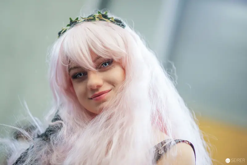 Pastel-Haired Cosplayer in Delicate Floral Headpiece at Vienna ComicCon
