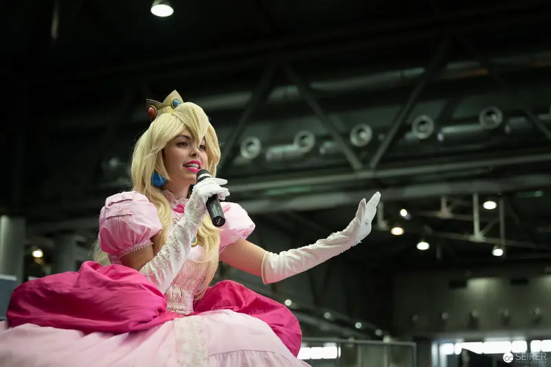 Princess Peach Cosplayer Performing at Vienna ComicCon 2022